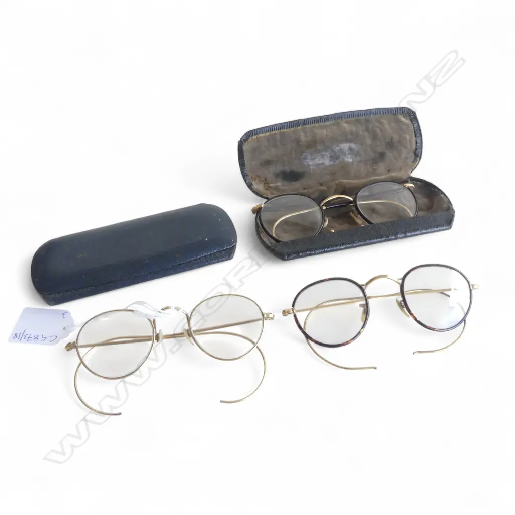 3 PRS VINTAGE SPECTACLES (2 CASED) Image 1++