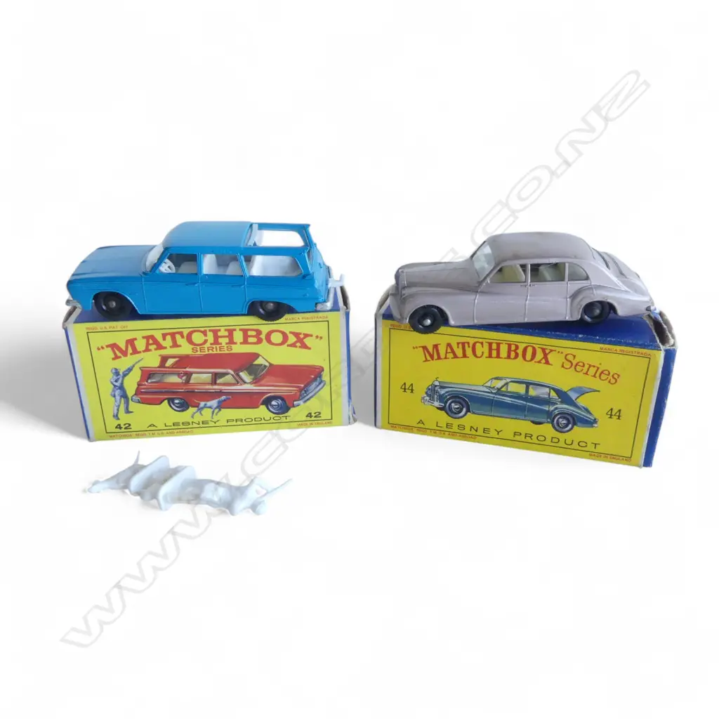 2 BOXED MATCHBOX SERIES MODELS in their original boxes; NEW MODEL #44 ROLLS-ROYCE PHANTOM V + #42 STUDEBAKER WAGON Image 1++