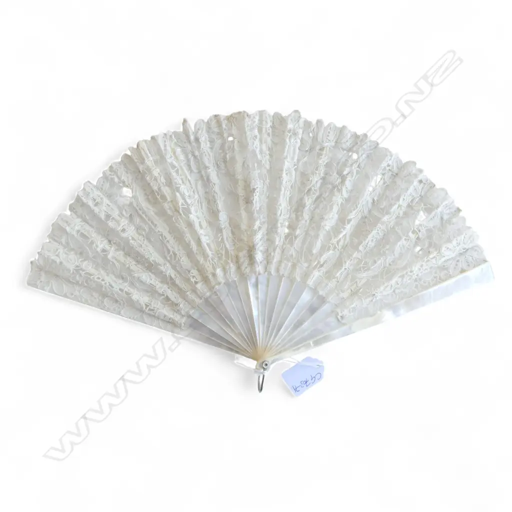 c1900 MOTHER OF PEARL & LACE FAN Image 1++