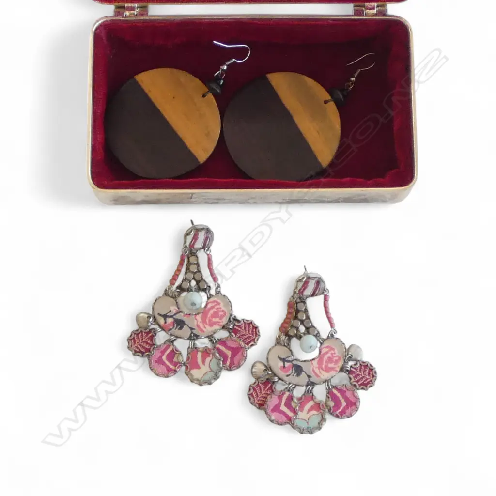 AUSTRALIAN GEOGRAPHIC PEN SET in wooden case + SILVER PLATE JEWELLERY BOX & 2 PR EARRINGS Image 1++