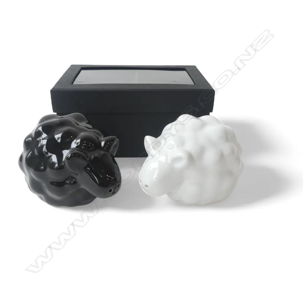 SHEEP SET SALT & PEPPER WITH BOX Image 1++
