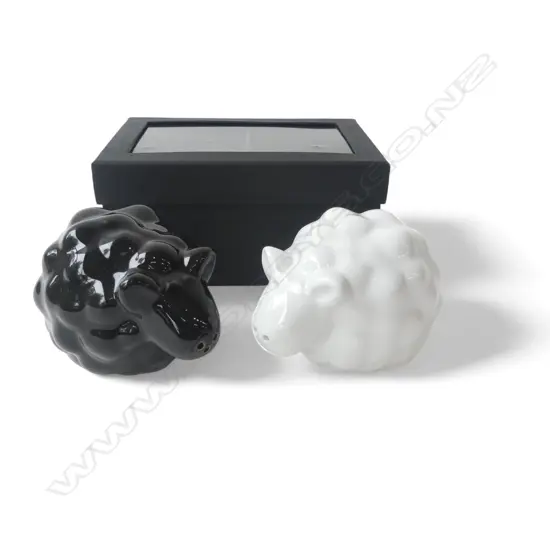 SHEEP SET SALT & PEPPER WITH BOX