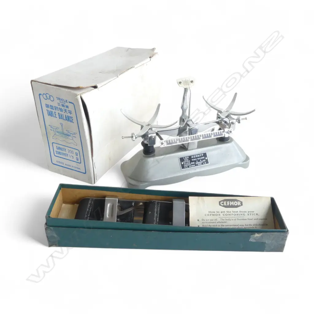 BOXED TABLE BALANCE, CASED SET OF 6 WEIGHTS & CEFMORE COMPOSING STICK Image 1++