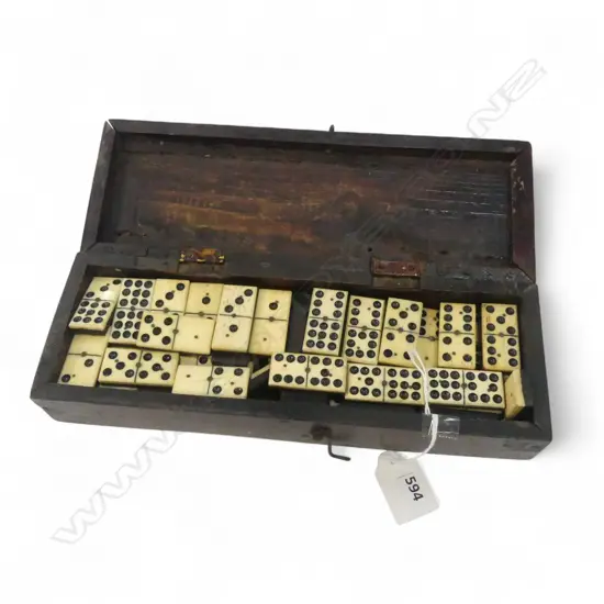 VICTORIAN BONE & EBONY BOXED DOMINO SET cribbage board to top of box. Box showing age. L.265mm