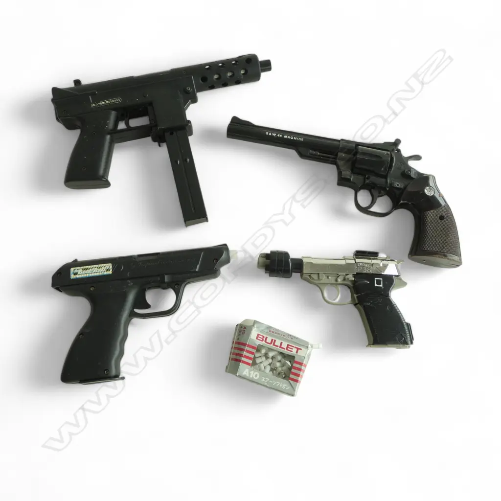 4 REPLICA GUNS Image 1++