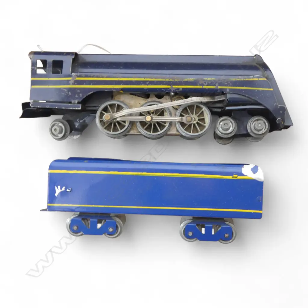 O GAUGE ELECTRIC ENGINE AUS STREAMLINER & CARRIAGE Image 1++