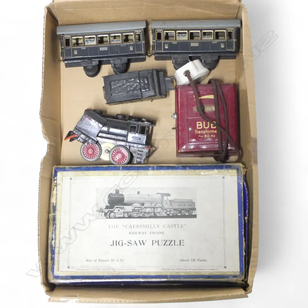 VINTAGE RAILWAY JIG SAW ENGINE TENDER 2 CARRIAGES & TRANSFORMER Image 1++