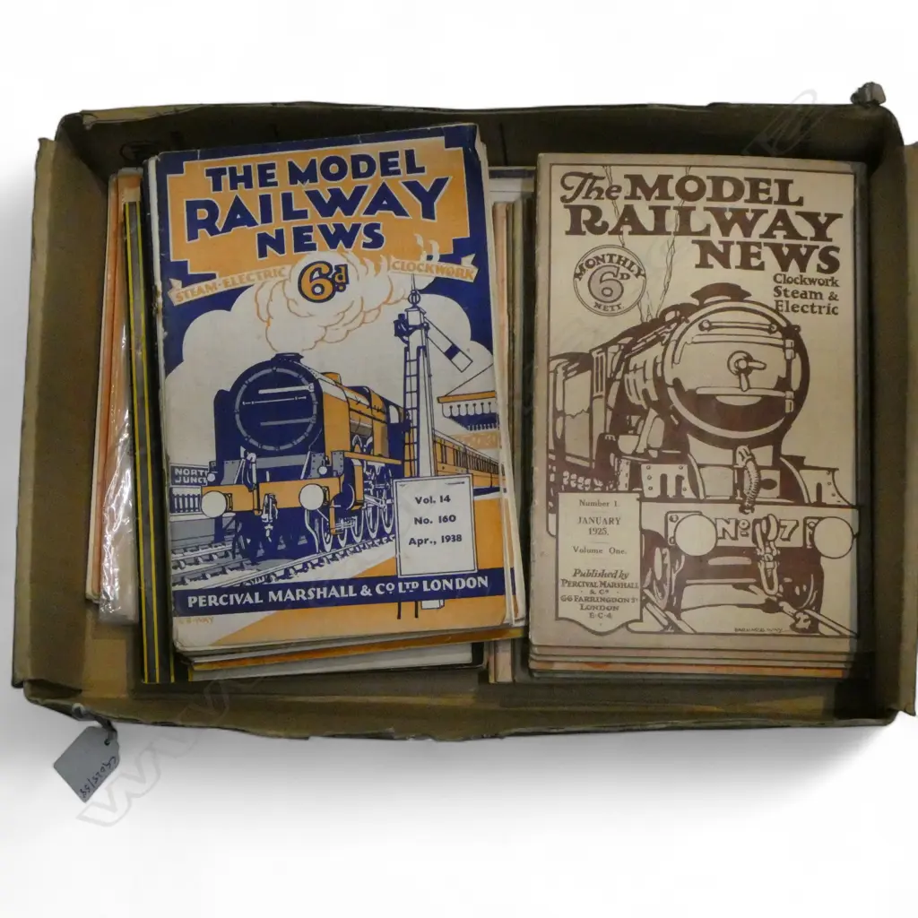 BOX OF VINTAGE THE RAILWAY NEWS 1938 ETC Image 1++