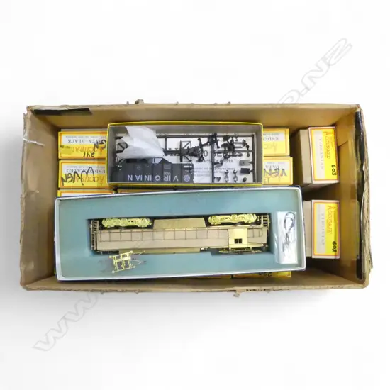 23 VIRGINIAN MINT & BOXED READY TO MAKE CARRIAGES & MINT & BOXED ELECTRIC ENGINE