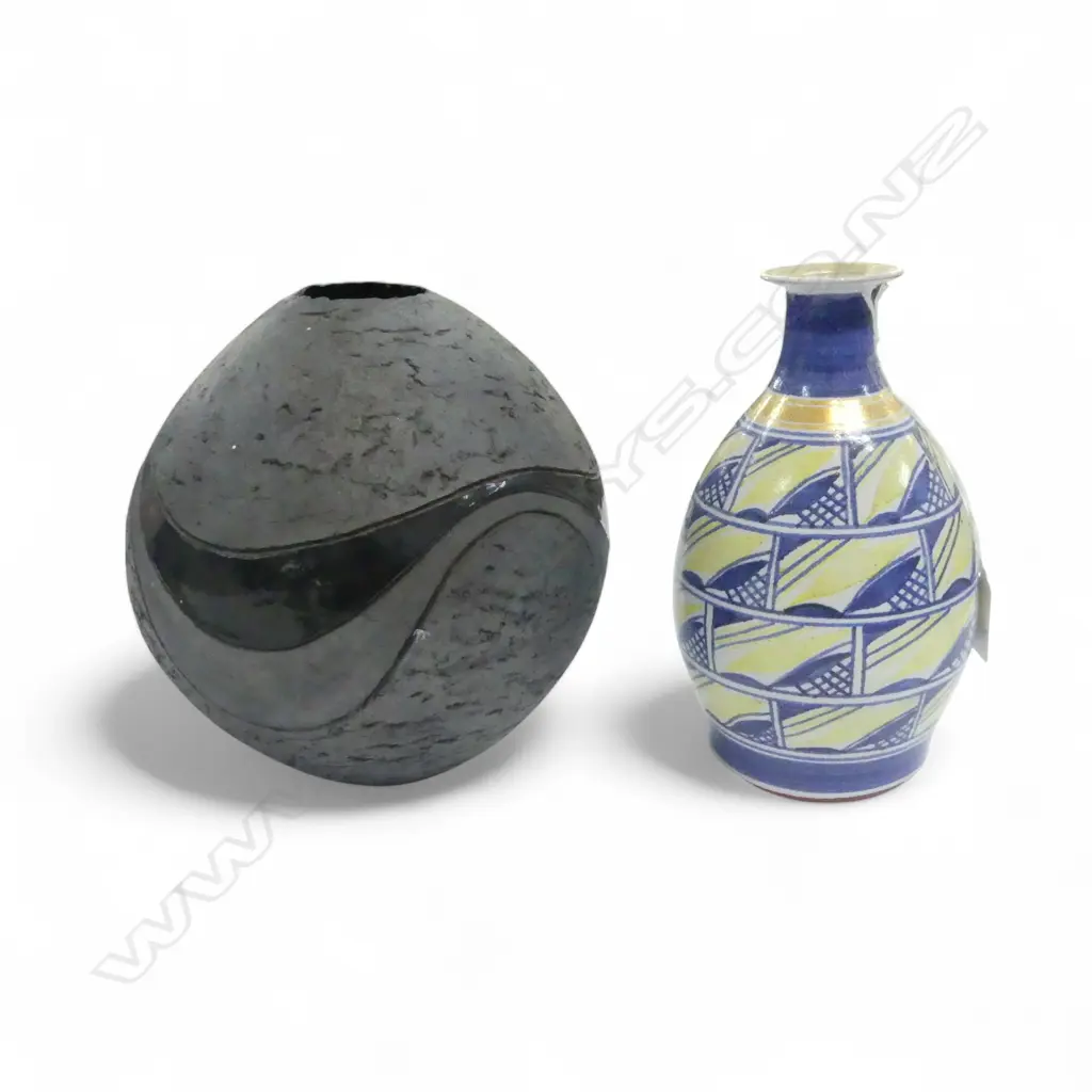 SALLY VINSON N.Z. STUDIO POTTERY VASE H.190mm + OTHER UNMARKED VASE Image 1++