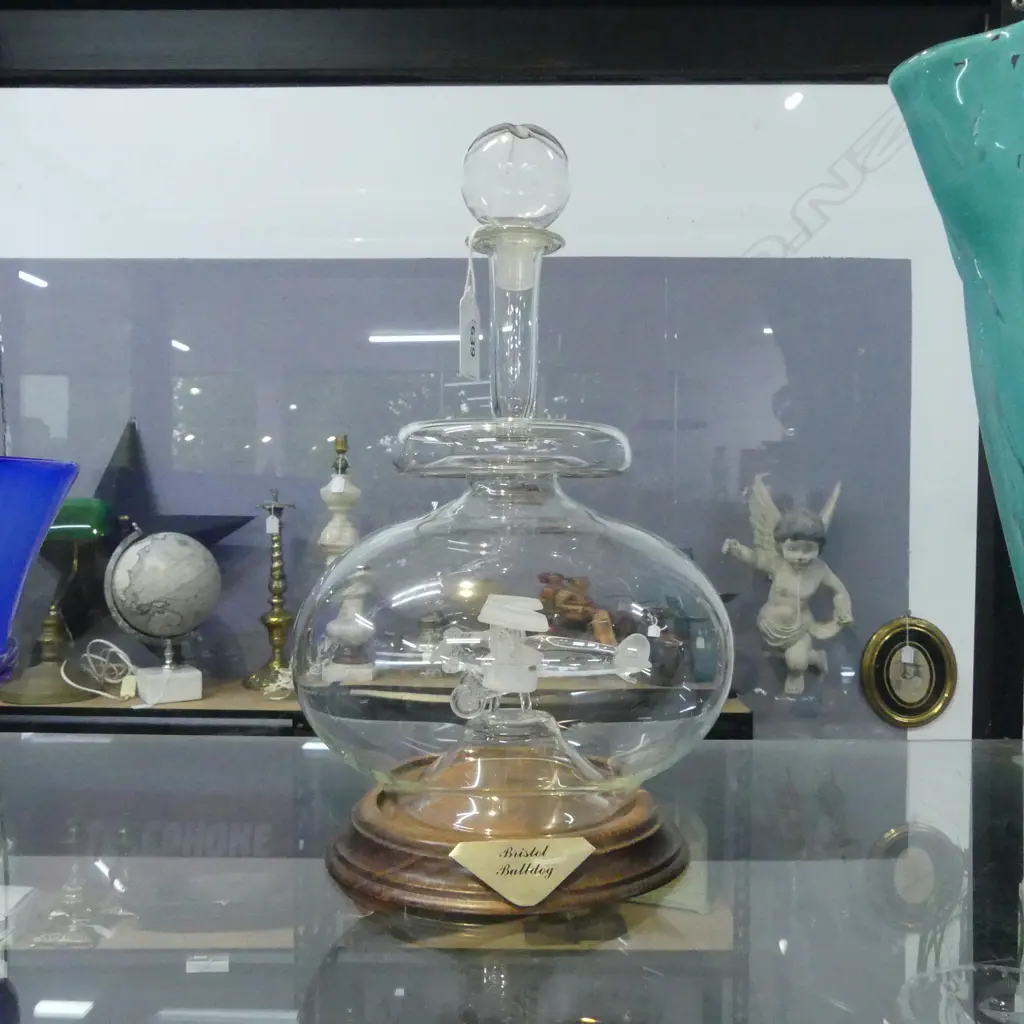 HAND BLOWN GLASS BRISTOL BULLDOG INSIDE DECANTER H300 ON WOOD BASE Image 1++