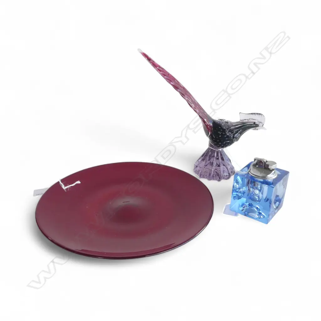 MID CENTURY RED GLASS PLATE DIA270MM BIRD ORN H250MM & BLUE GLASS TABLE LIGHTER H90MM Image 1++