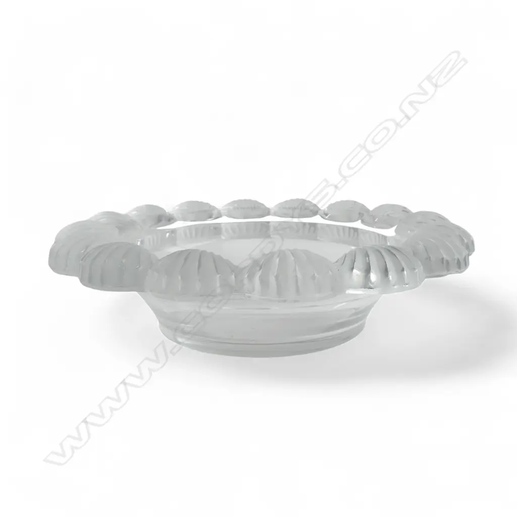 LALIQUE BOWL w. SHELL RIM 200mm dia 1 minor chip under rim Image 1++