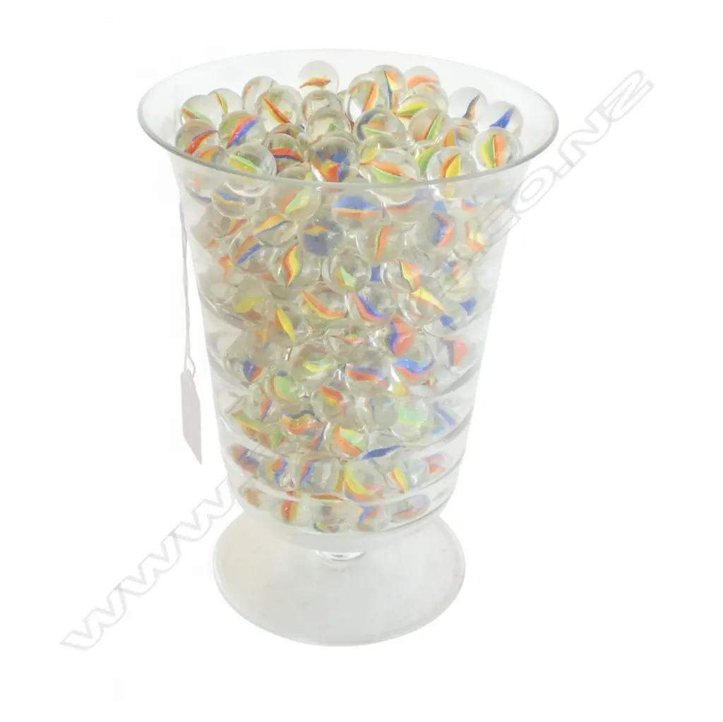 ASST. MARBLES IN GLASS VASE Image 1++