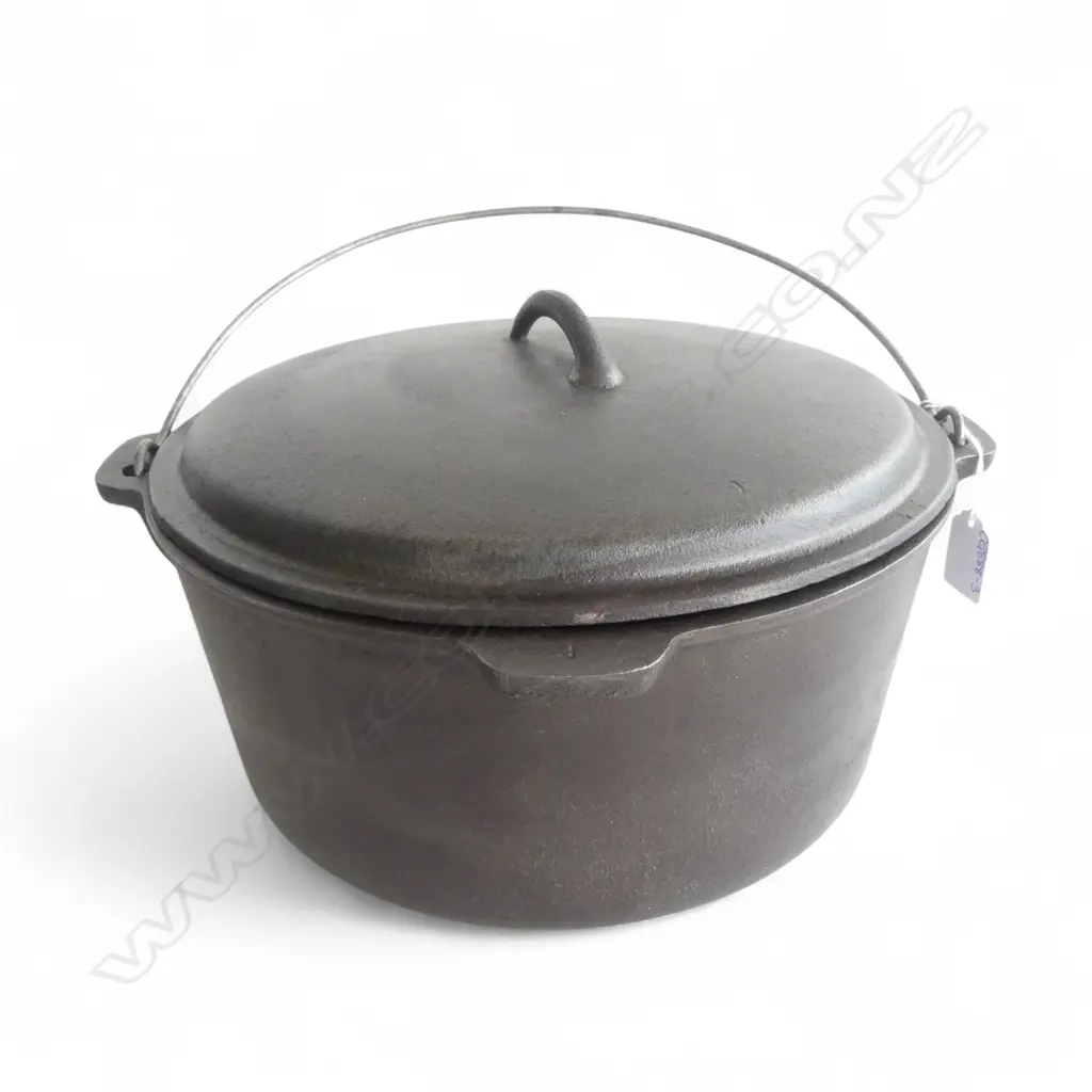 LARGE CAST IRON DUTCH OVEN Dia.330mm Image 1++