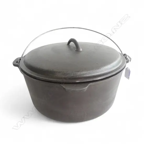 LARGE CAST IRON DUTCH OVEN Dia.330mm