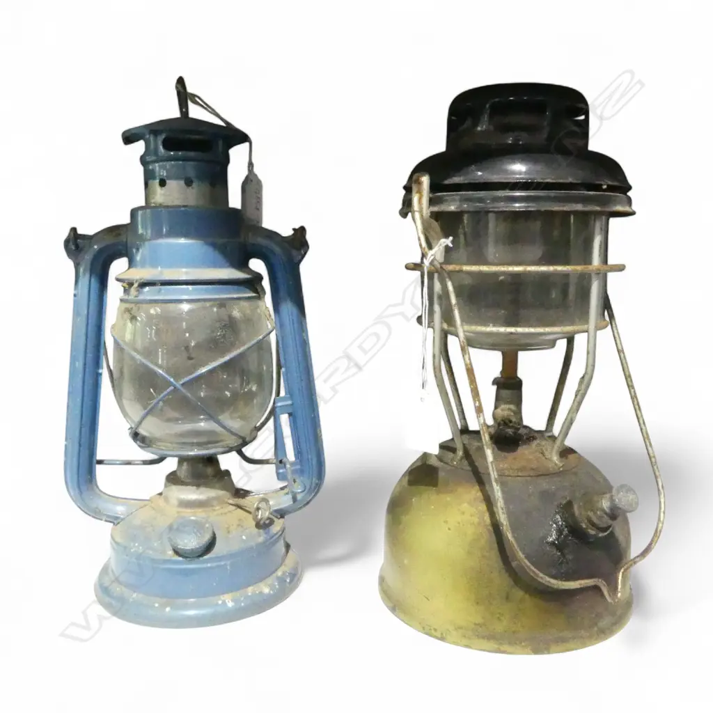 2 OLD HURRICANE LAMPS Image 1++