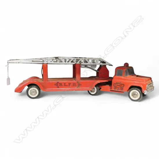 VINTAGE METAL FIRE ENGINE TOY L.675mm
