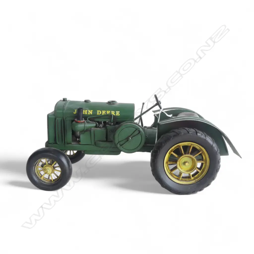 MODEL TRACTOR '1931 GP JOHN DEERE' L.390mm 1 WHEEL LOOSE Image 1++