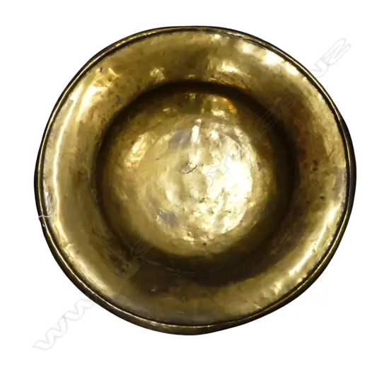LARGE COPPER GRAIN DISH BRASS FINISH INSIDE WITH MAKERS MARK TO THE CENTRE  "A AND M' Dia 535mm