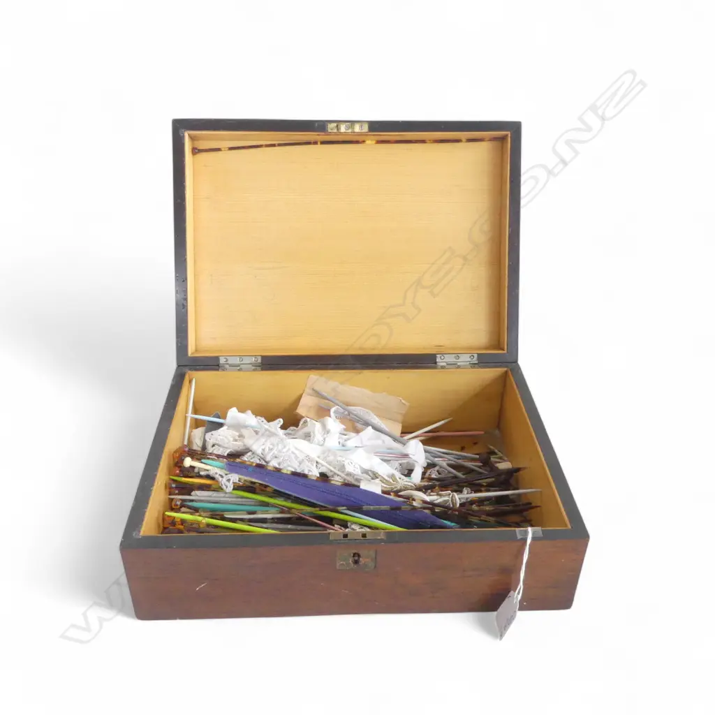 VICTORIAN INLAID WORK BOX minor faults + collection knitting needles Image 1++