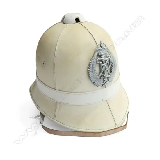 VINTAGE NZ SUMMER WHITE POLICE HELMET & BADGE