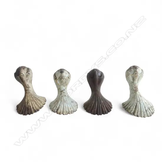 4 VINTAGE CAST IRON BALL & CLAW FEET H.170mm