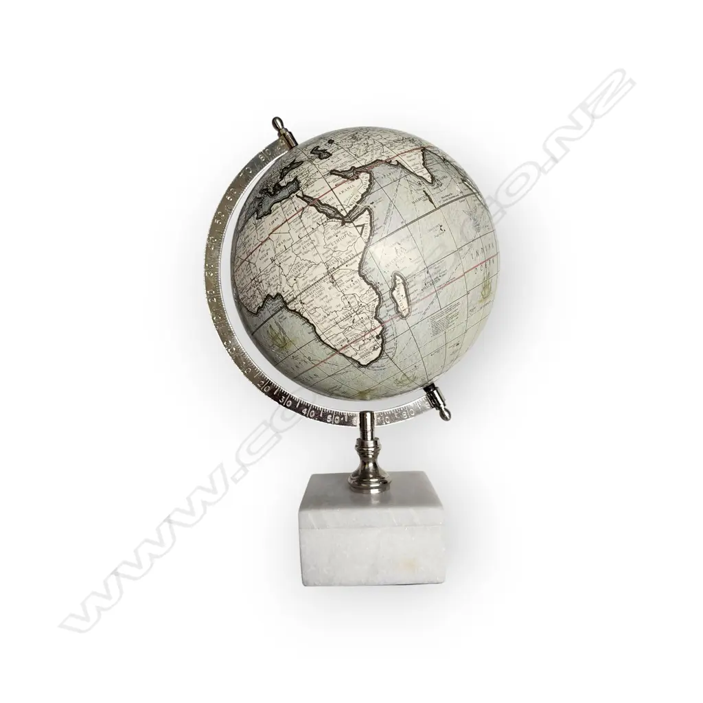 METAL GLOBE WITH MARBLE BASE WHITE-GREEN Image 1++