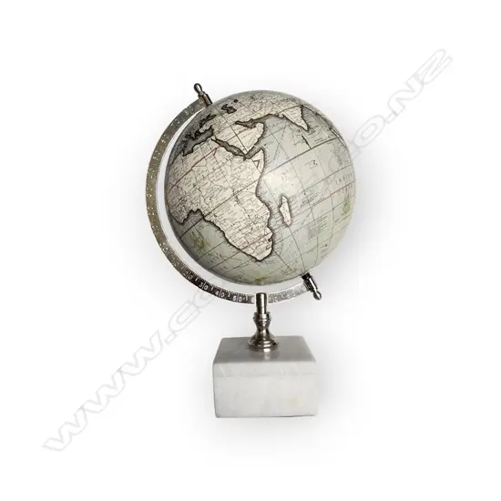 METAL GLOBE WITH MARBLE BASE WHITE-GREEN