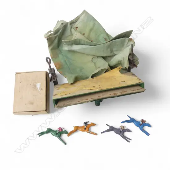 ESCELADO VINTAGE HORSE RACE GAME WITH LEAD HORSES L90MM
