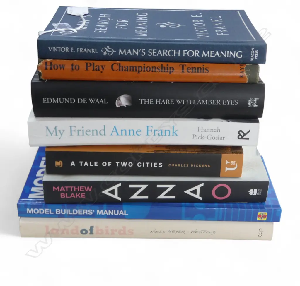 A GROUP OF ASSORTED BOOKS  Image 1++