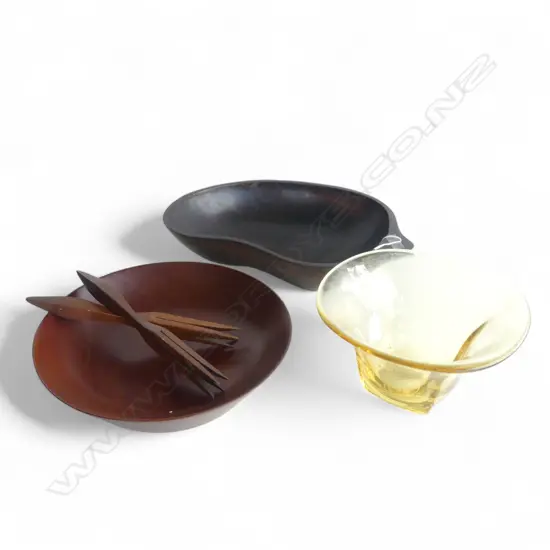 2 WOOD BOWLS, 2 UTENSILS & GLASS BOWL Dia.240mm