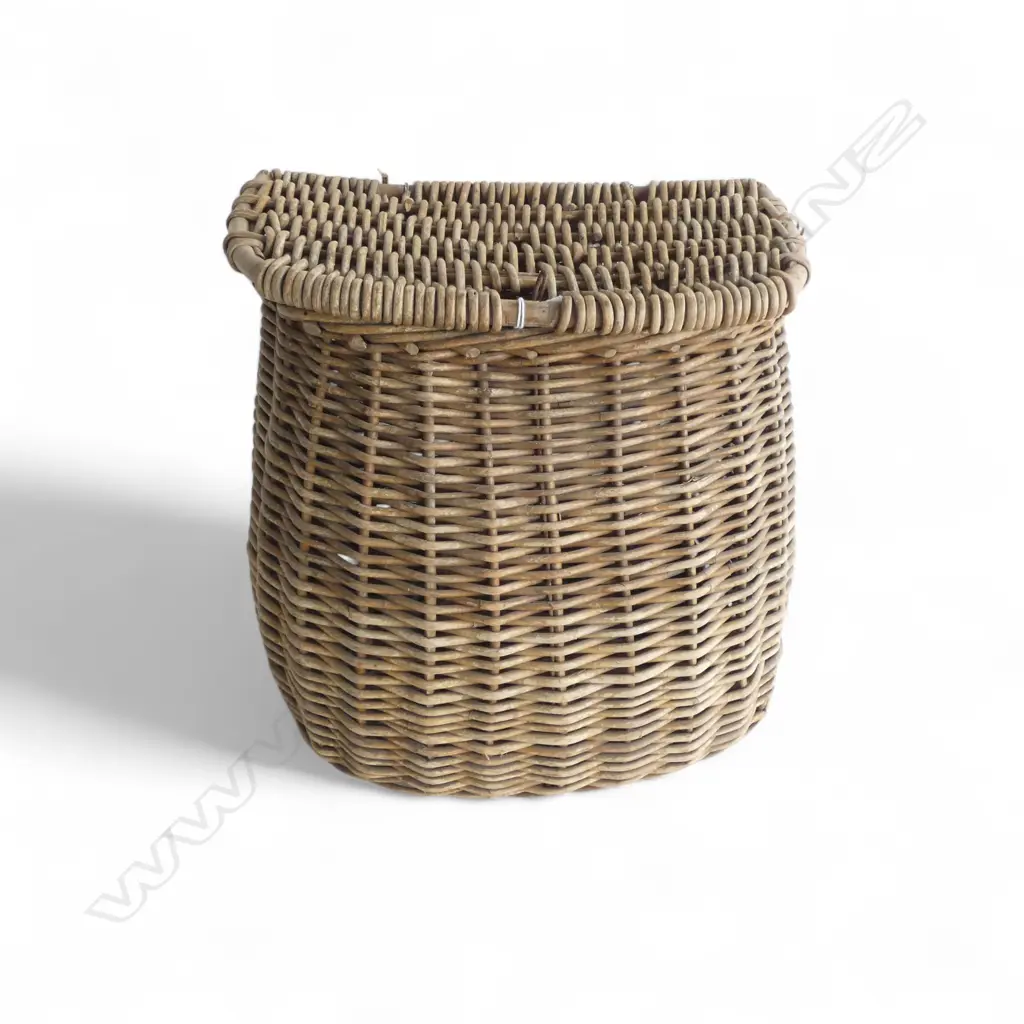 WOVEN WILLOW FISHING CREEL H.300mm Image 1++