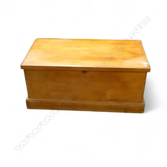 KAURI COLONIAL FOOTLOCKER (DEDICATION INLAY INSIDE LID) 870x470x400mm