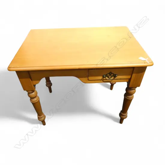 SMALL COLONIAL STYLE CHILD'S DESK w 1 DRAW. 820 X 560 X 680mm