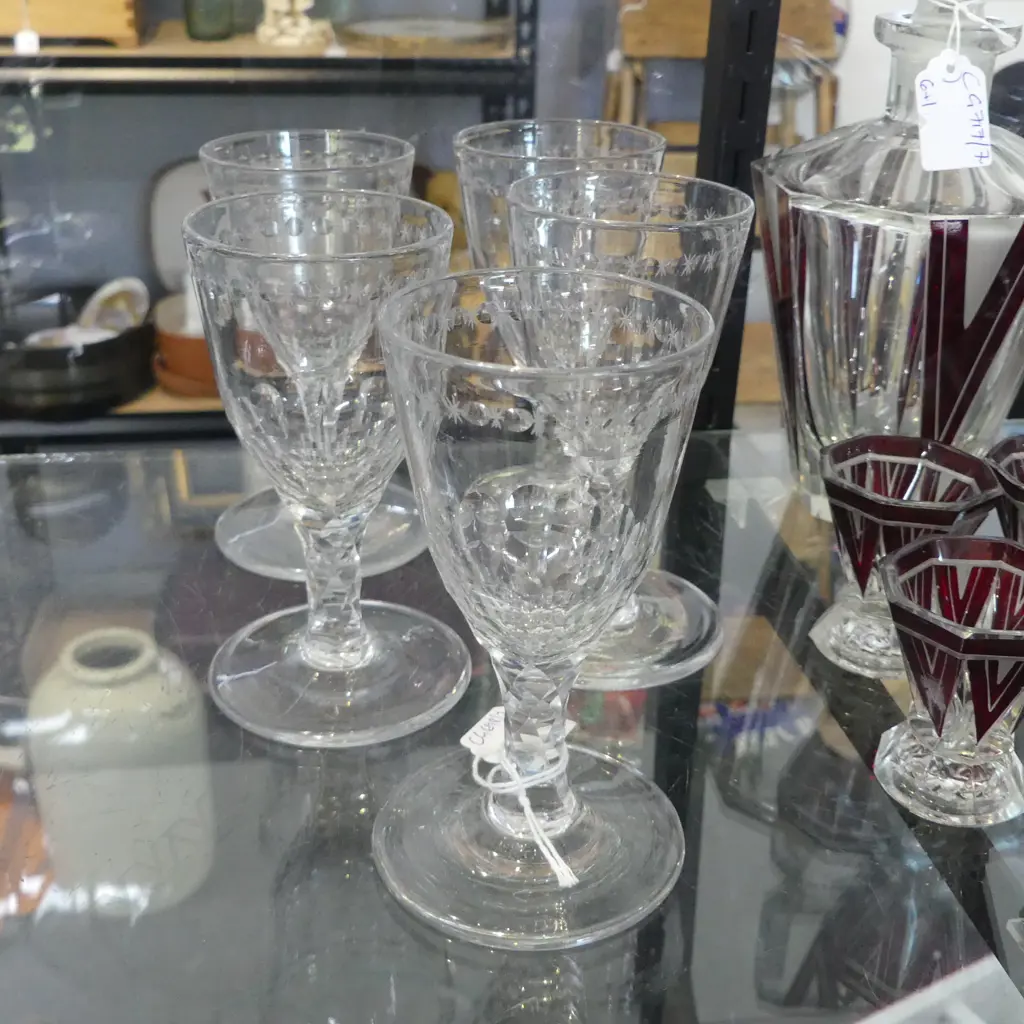 5 ANTIQUE DRINKING GLASSES w. FACET CUT STEMS H.135mm Image 1++