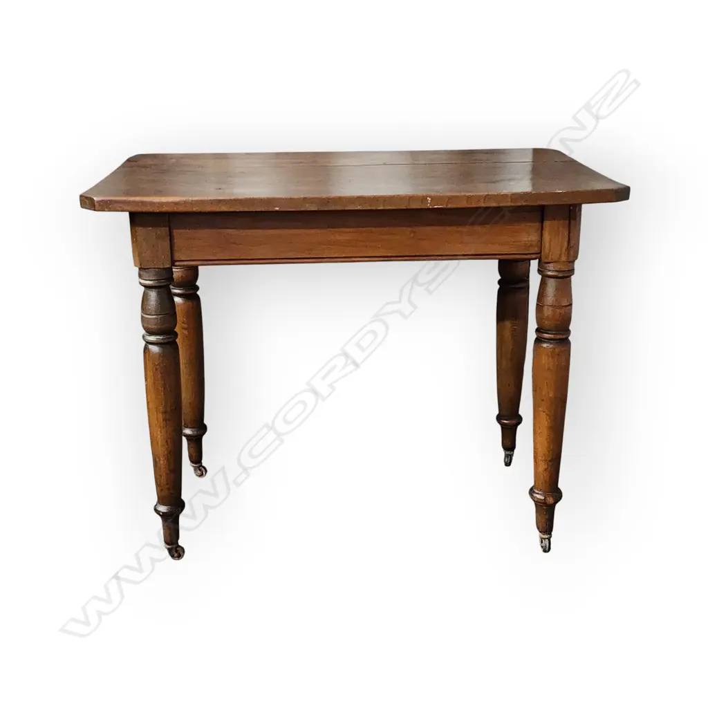 SMALL PROPORTION TABLE ON CASTORS Image 1++