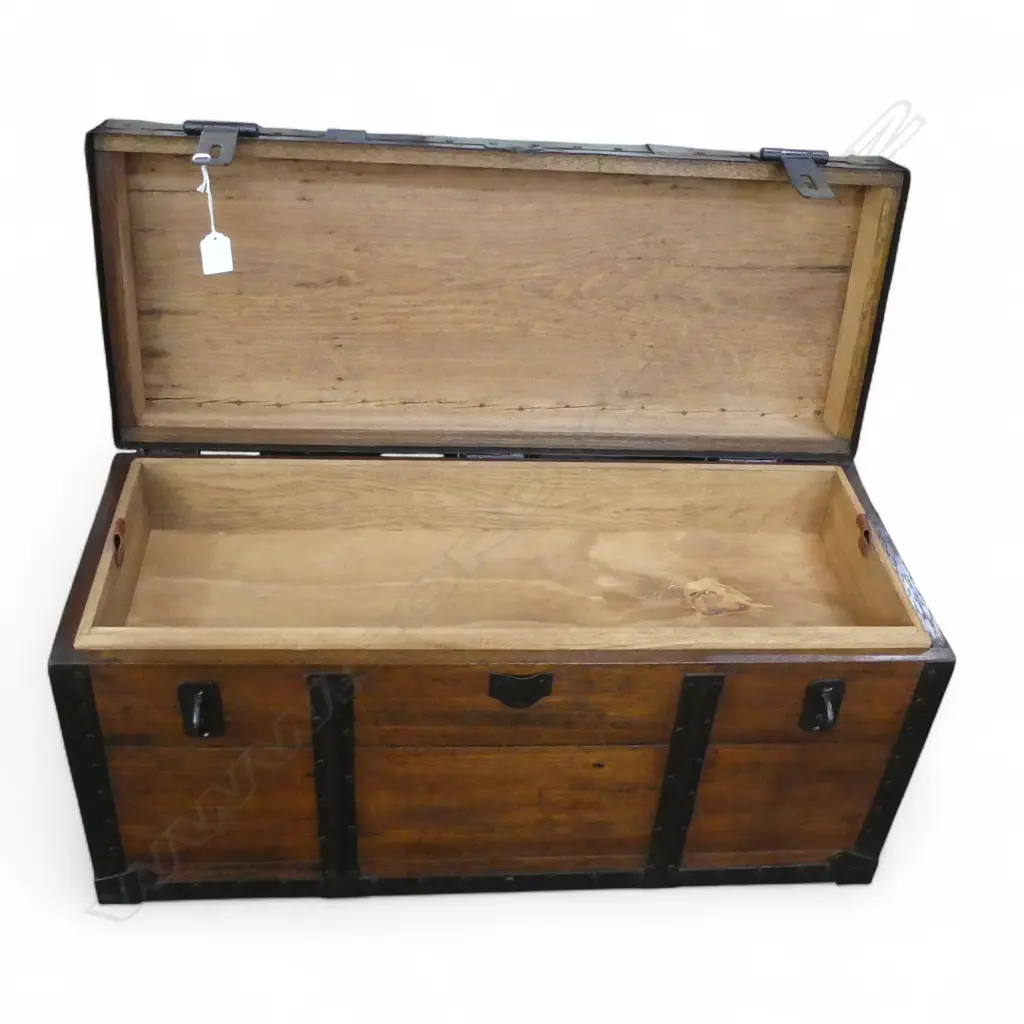 WOODEN CRATE w. METAL DETAIL W.705mm Image 1++