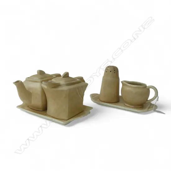 6 PCE CLEWS CHAMELEON WARE; 2 TEAPOTS, 2 TRAYS, JUG & SIFTER