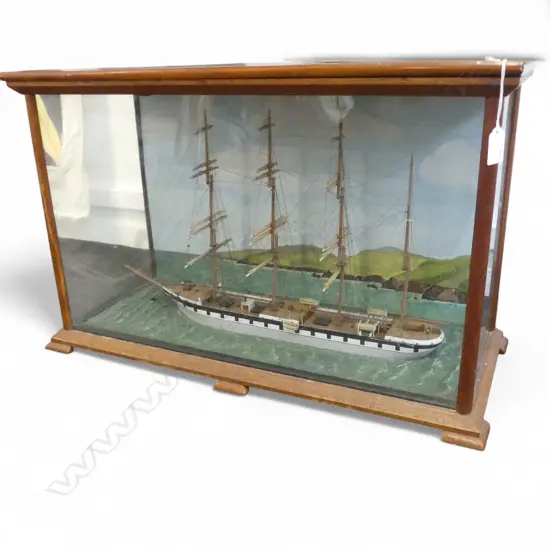 SAILING SHIP MODEL IN DISPLAY CASE 685x305x435mm