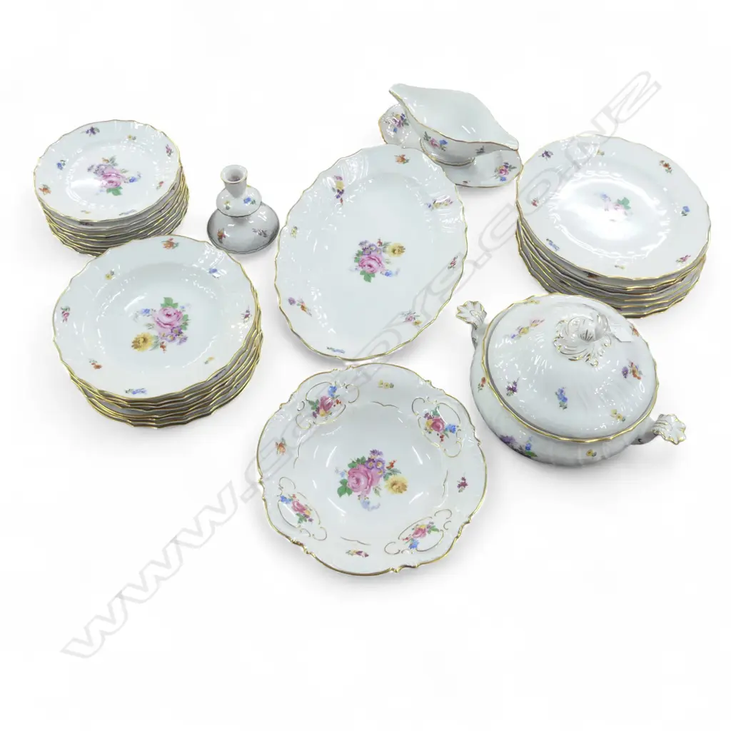 HUTSCHENREUTHER DINNER SERVICE  Image 1++