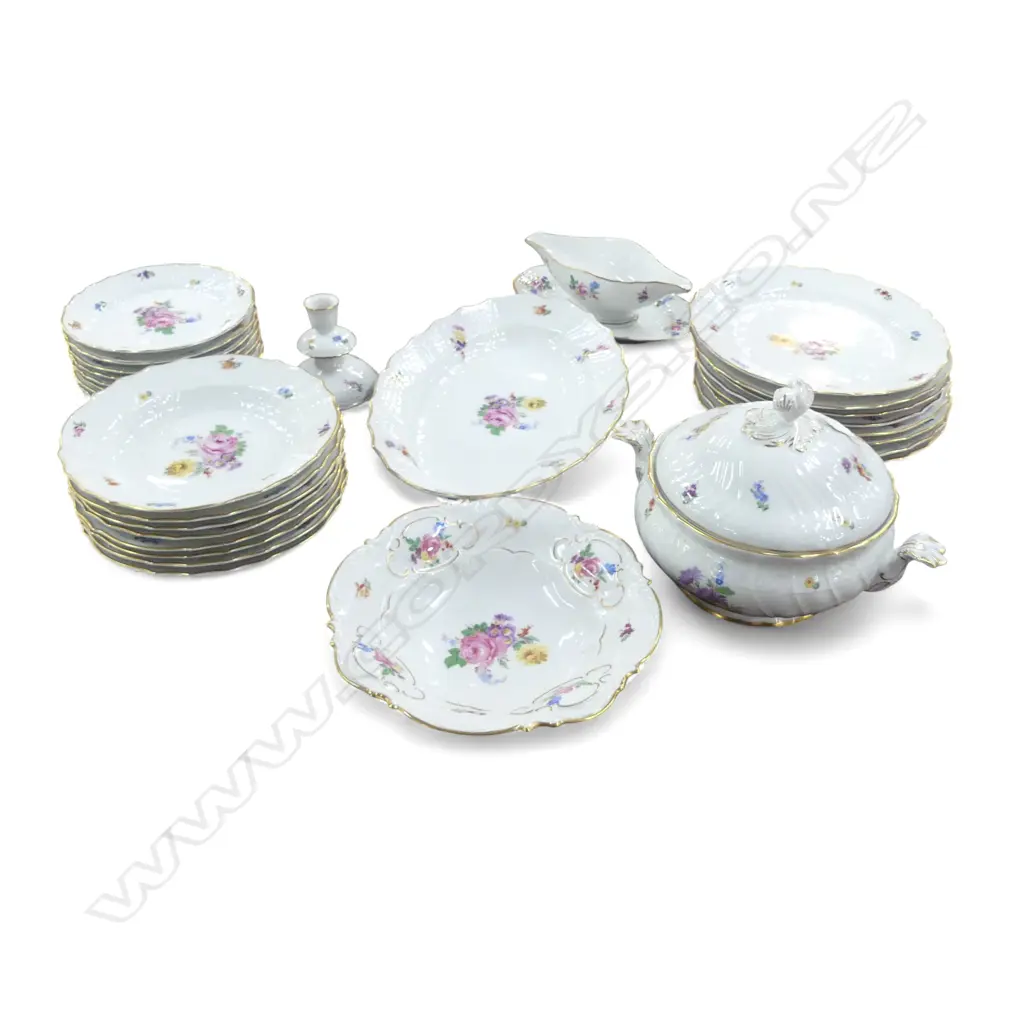 HUTSCHENREUTHER DINNER SERVICE  Image 1++