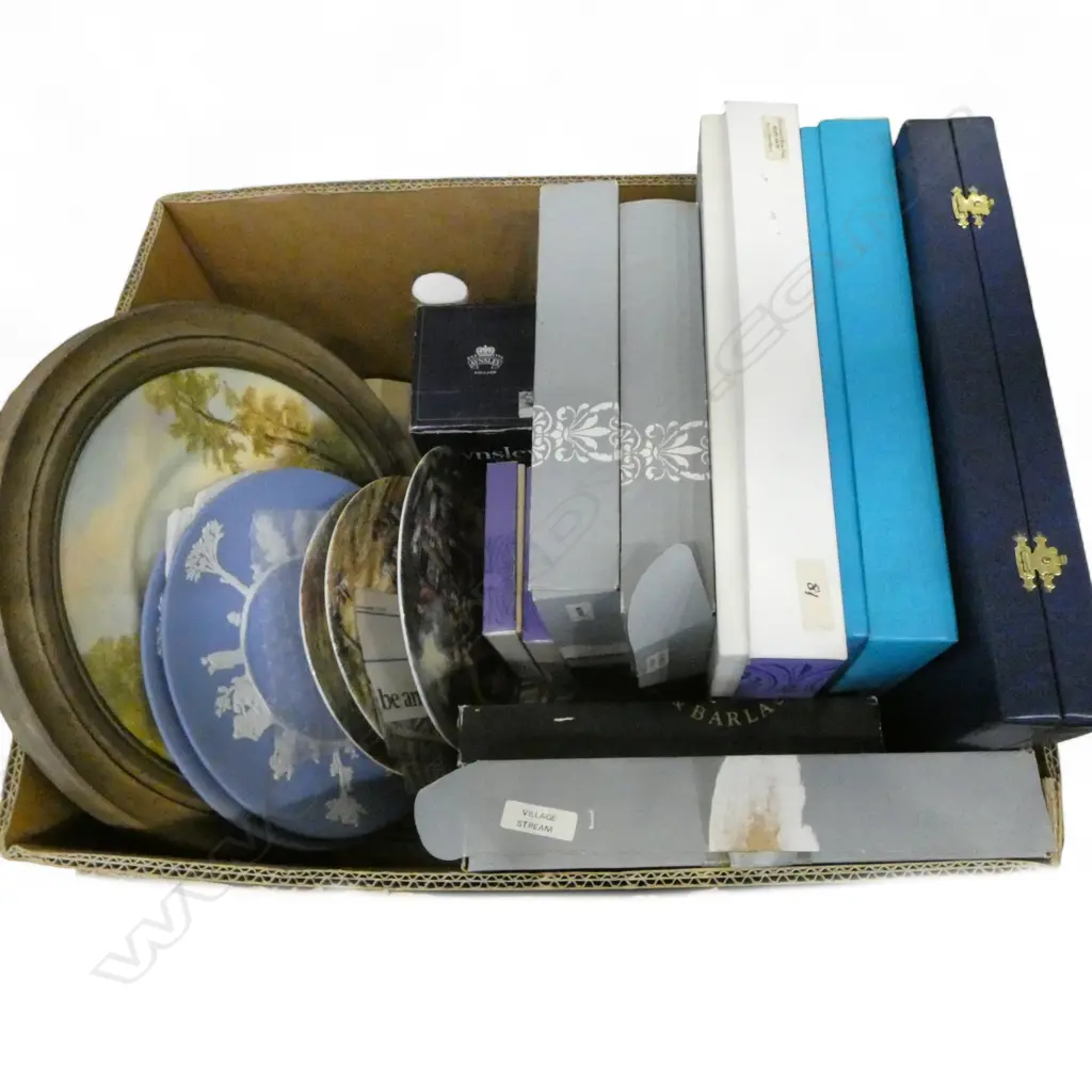 ASST. CHINA; WEDGWOOD BOXED CABINET PLATES ETC Image 1++