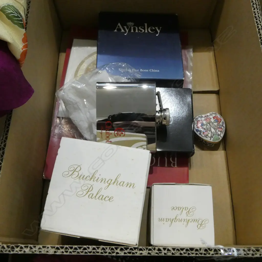 COLLECTION BOXED SMALL FINE CHINA ITEMS: Aynsley + Chabot + Buckingham Palace etc Image 1++