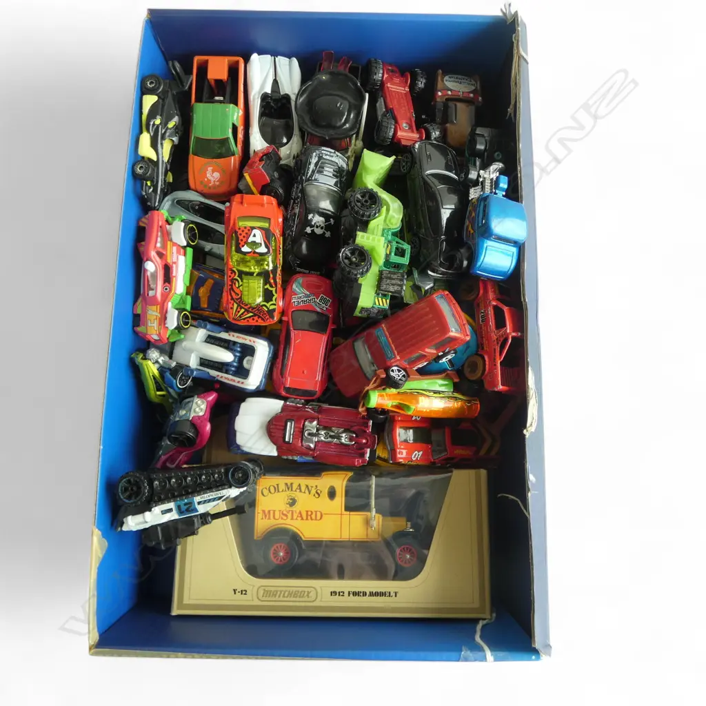 ASST. VINTAGE MODEL VINTAGE TYPE VEHICLES, Image 1++