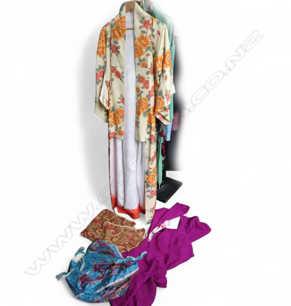 SILK? SCARF, 2 CUSHION COVERS, 2 KIMONO Image 1++