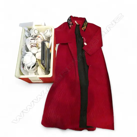 CHILLY BIN w. ASST CHINA & RED VELVET COAT