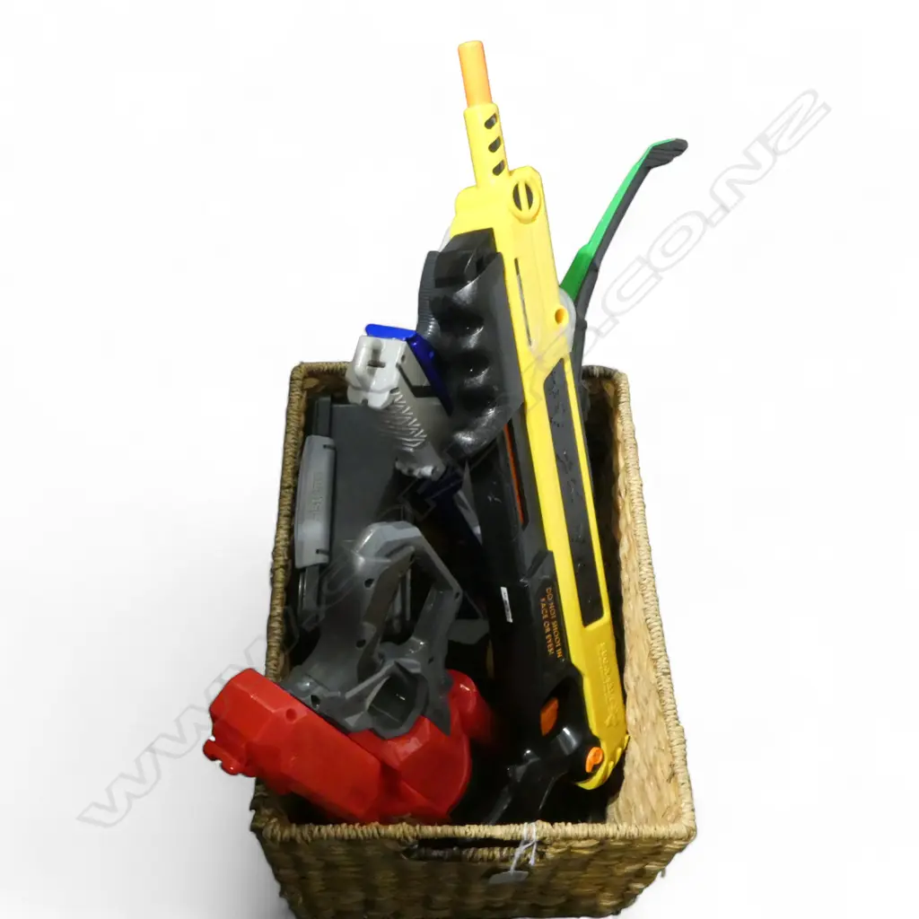 COLLECTION OF NERF GUNS, NERF BULLETS & A SALT GUN Image 1++