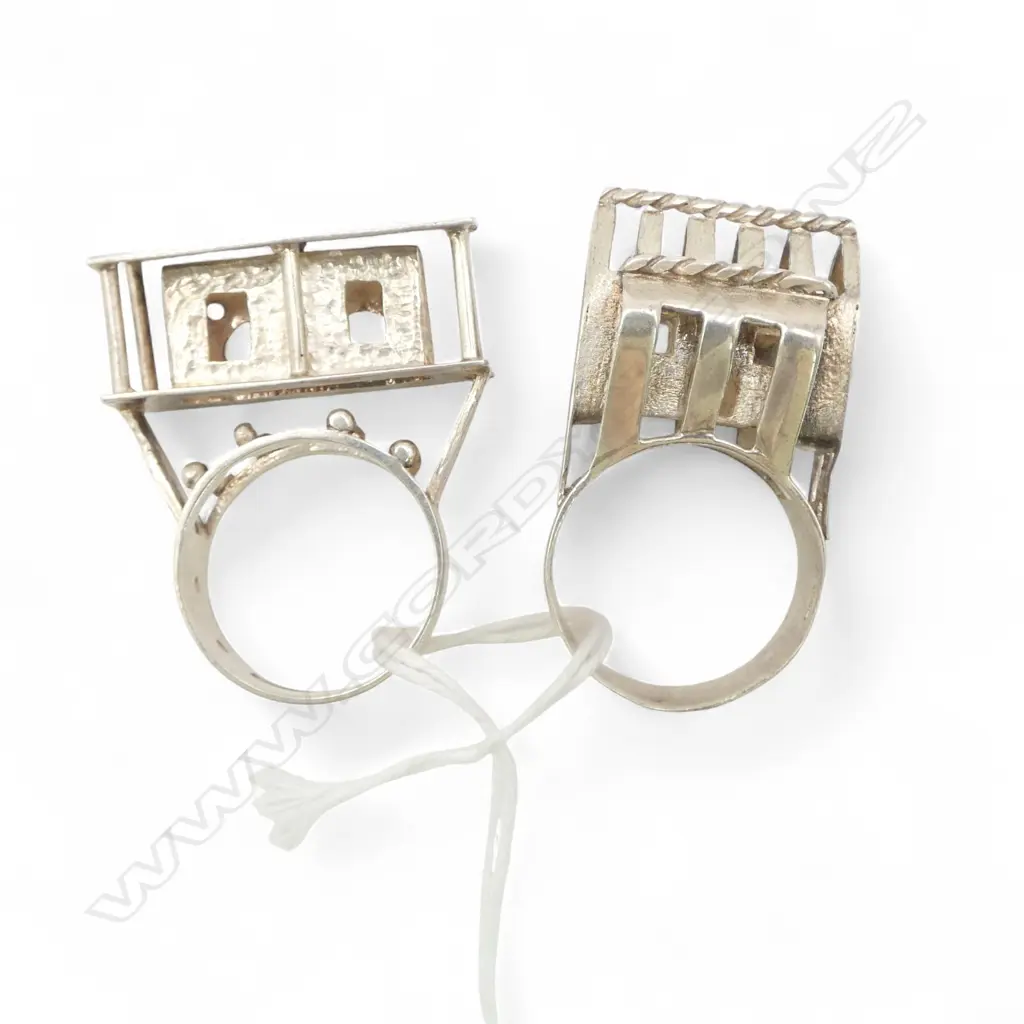 2 VINTAGE DESIGNER SILVER ARCHITECTURAL FORM RINGS 26.86gms size U & V Image 1++