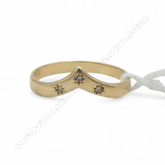 9ct V-FORM PARTNER RING W 3 small diamonds 1.4gms SIZE O